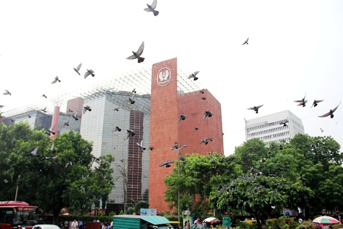  एलआईसी ने शेयर बेच दिए थे