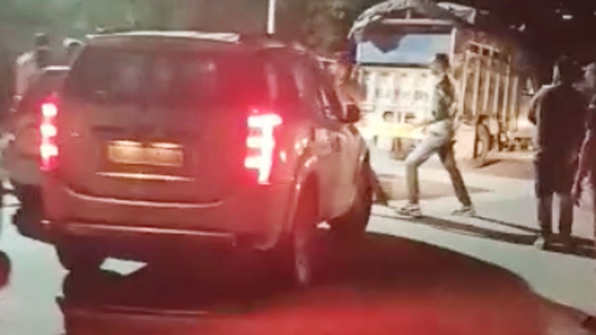 मनाली में पर्यटकों ने की बीच सड़क गुंडागर्दी 