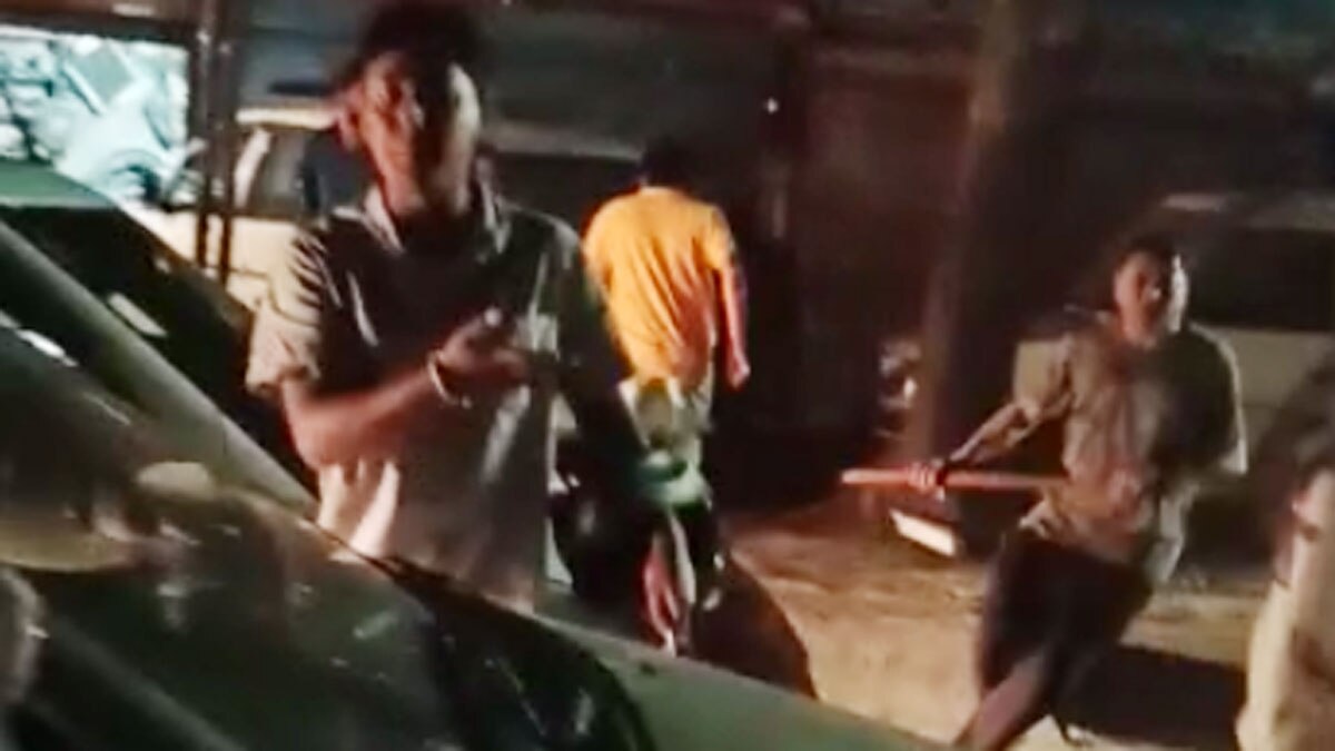 मनाली में पर्यटकों ने की बीच सड़क गुंडागर्दी 