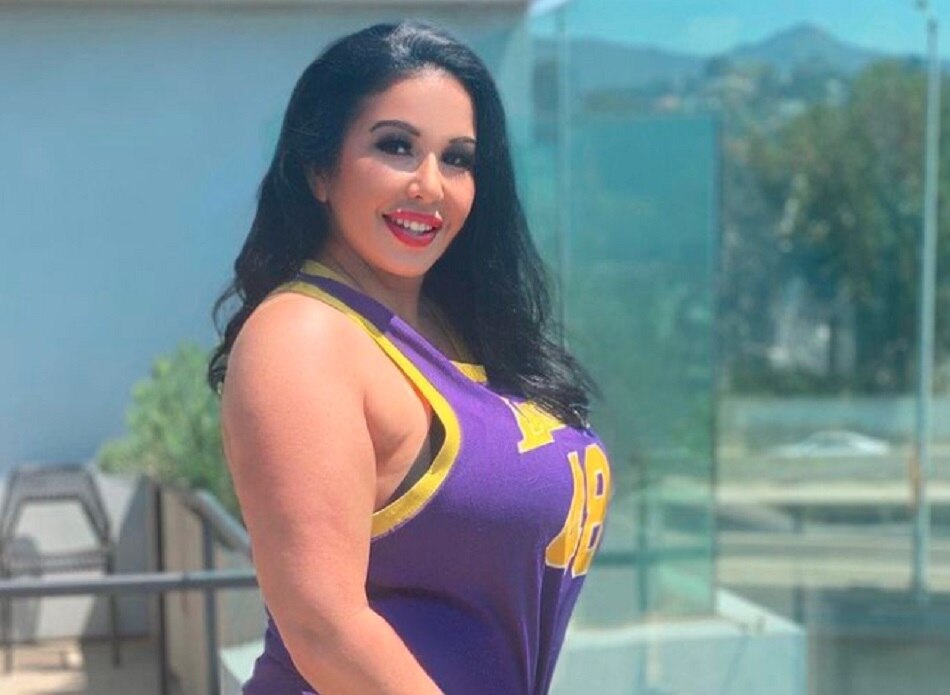 जिस्म से उतरे कपड़े बेच करोड़पति बनी मॉडल