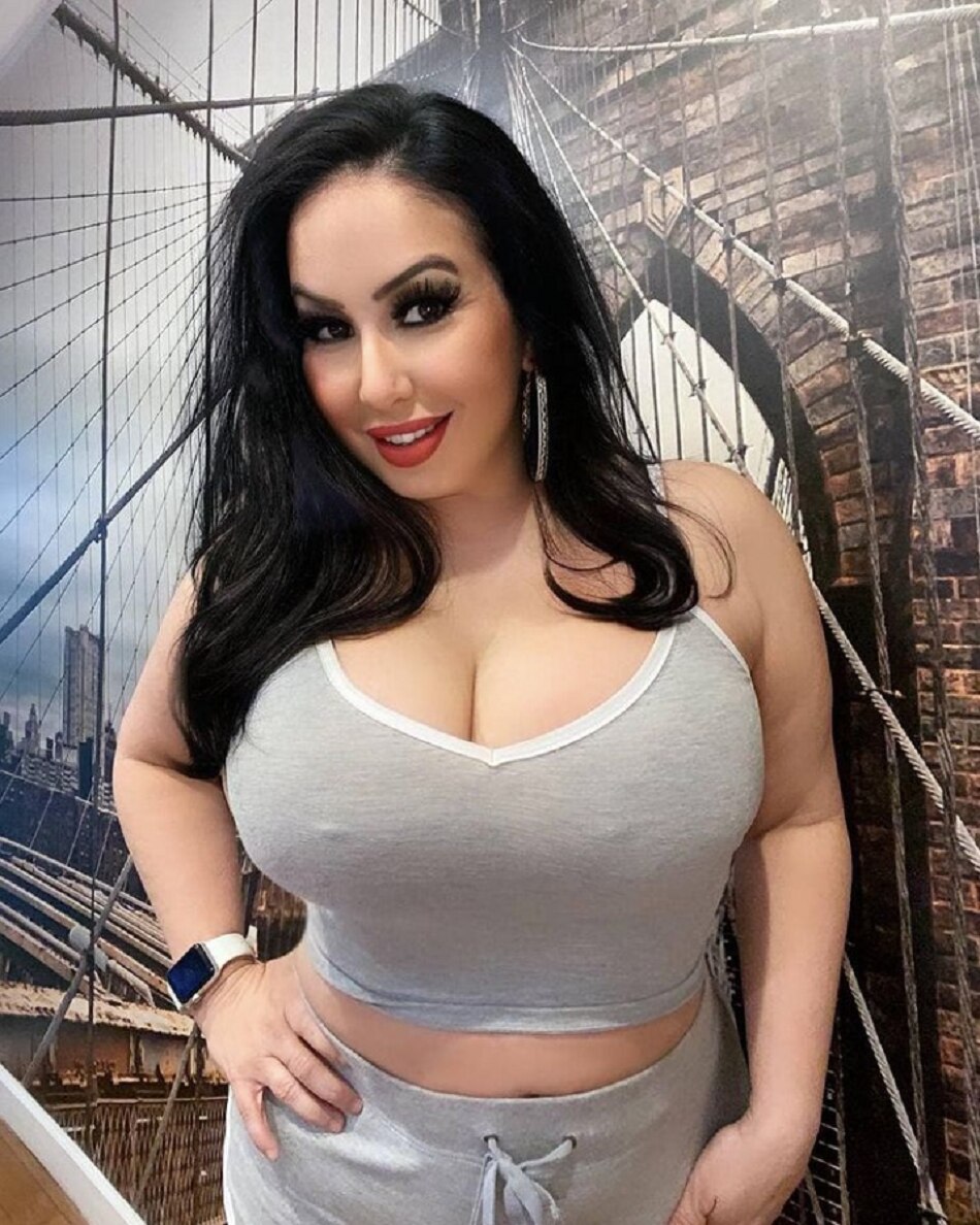 model sells smelly and dirty clothes 