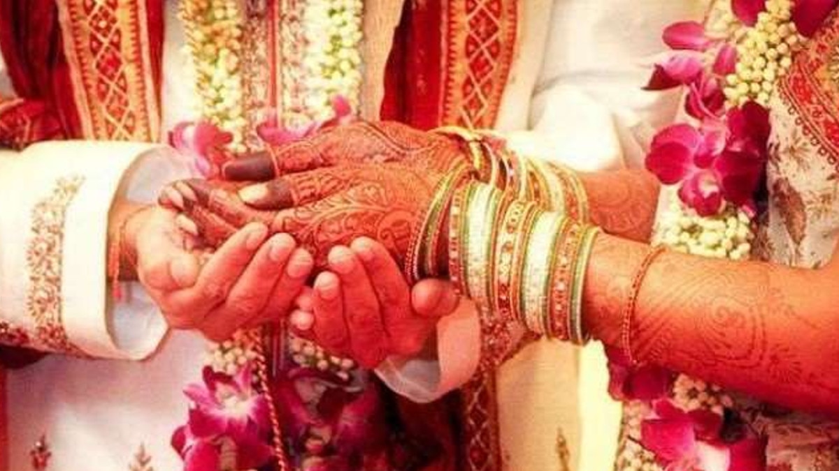 marriage took place police post when the lover reached the girlfriend house