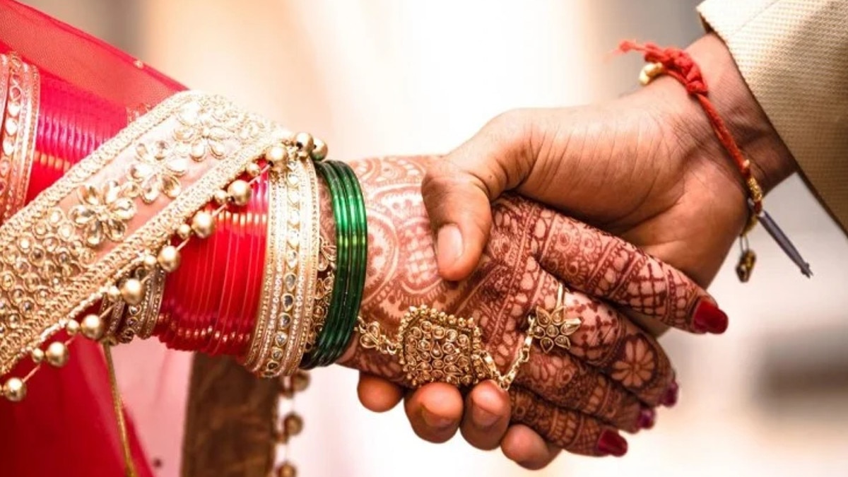 marriage took place police post when the lover reached the girlfriend house