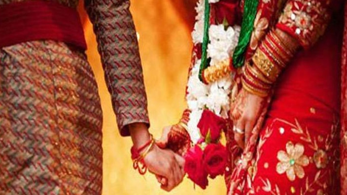 marriage took place police post when the lover reached the girlfriend house