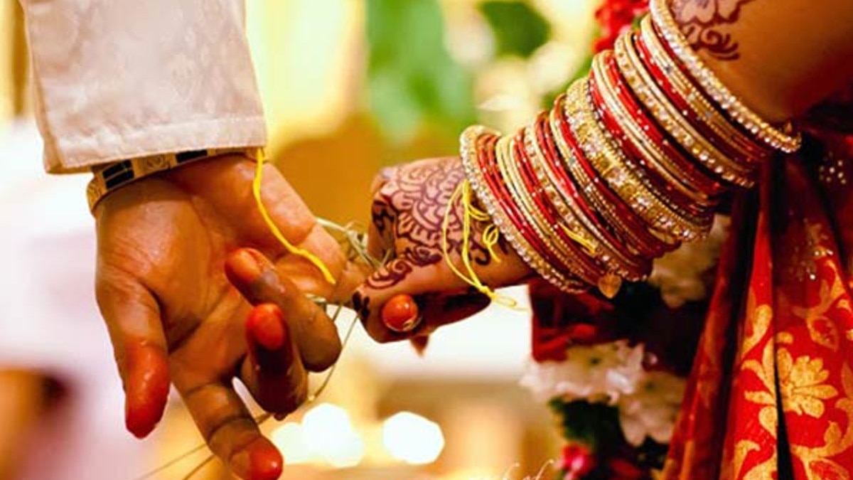 marriage took place police post when the lover reached the girlfriend house