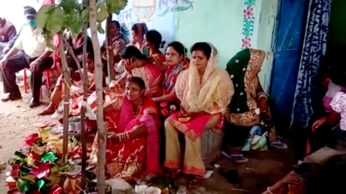 wedding bride refused to apply vermilion the groom