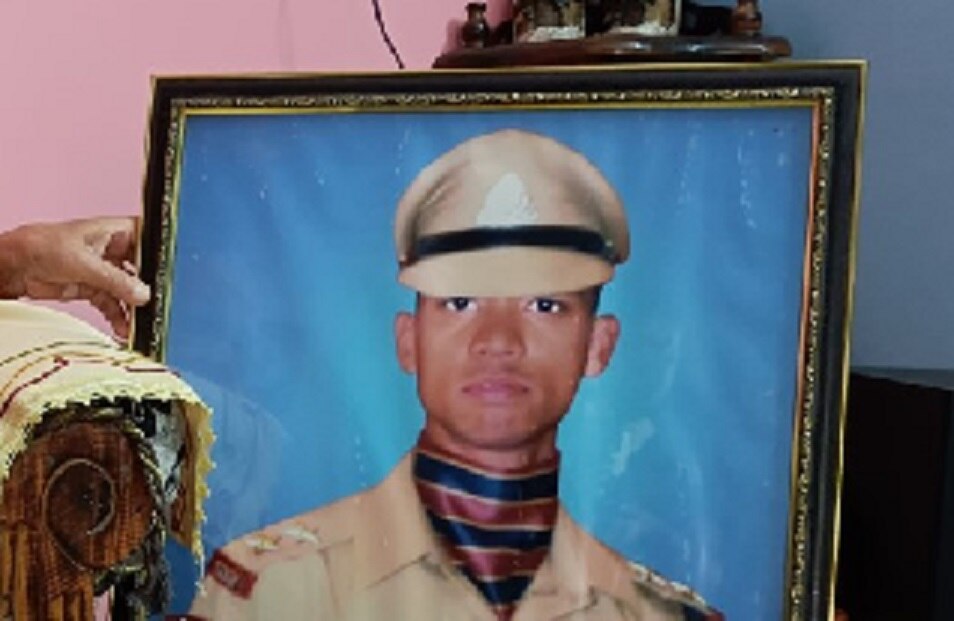 शौर्य चक्र विजेता शहीद सहायक कमांडेंट विवेक सक्सेना