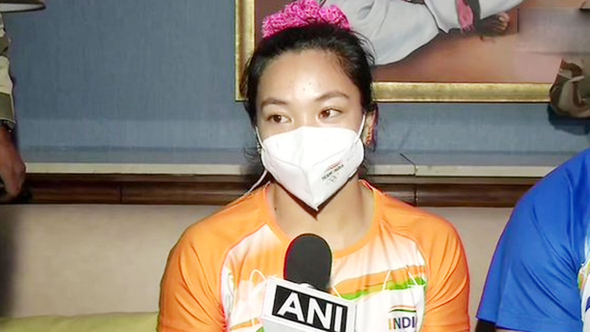 देश लौटने पर मीराबाई चनू को जोरदार स्वागत 