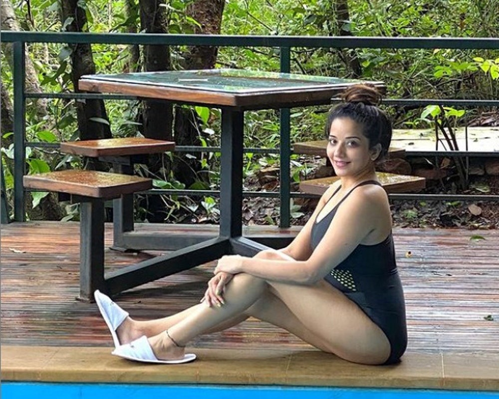 Monalisa viral photoshoot 