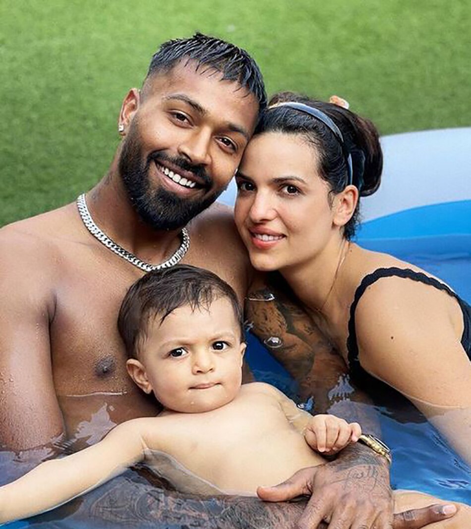 हार्दिक संग नताशा और अगस्त्य