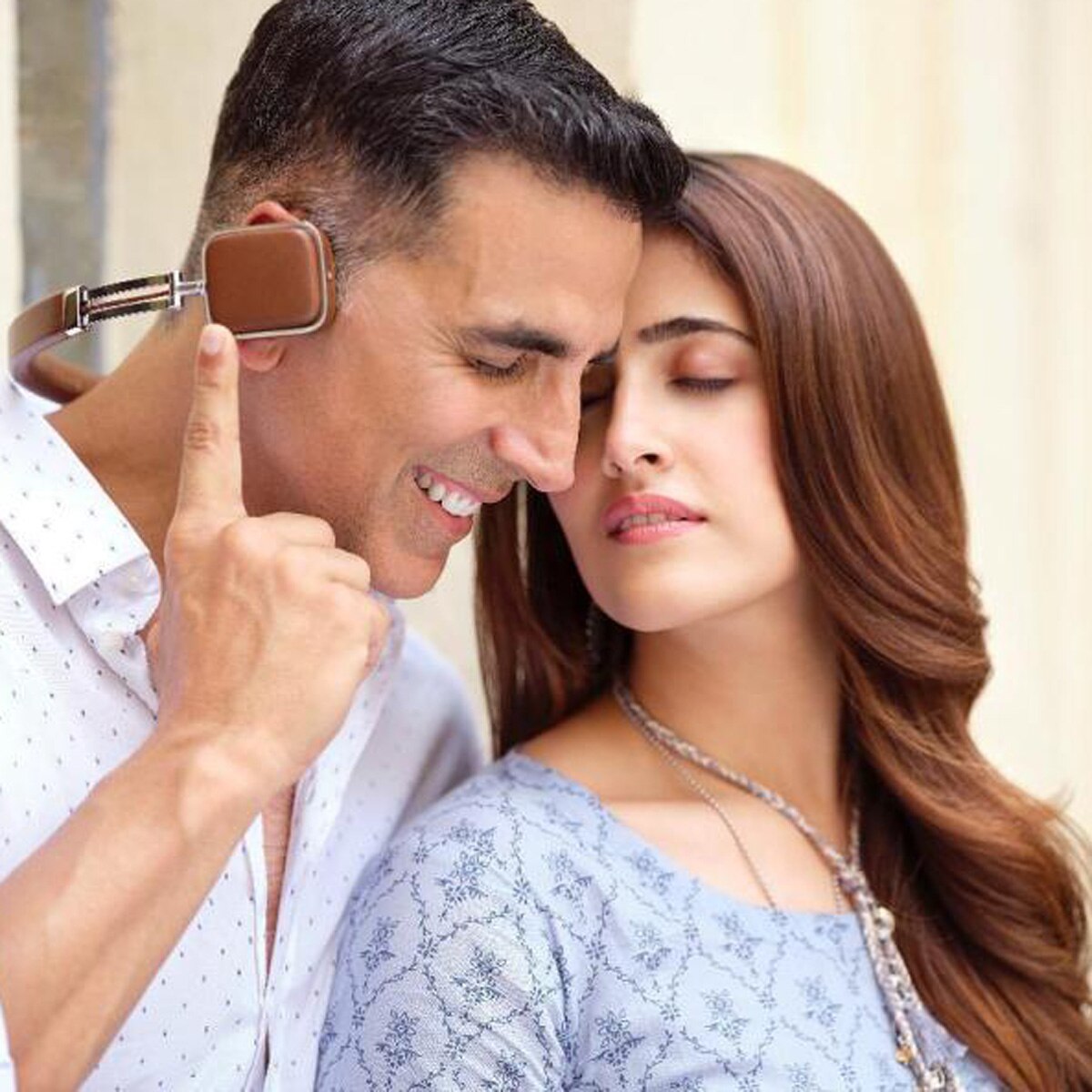अक्षय कुमार और नूपुर सेनन