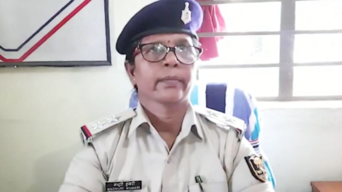 प्रेमी युगल की महिला थाने में रचाई शादी