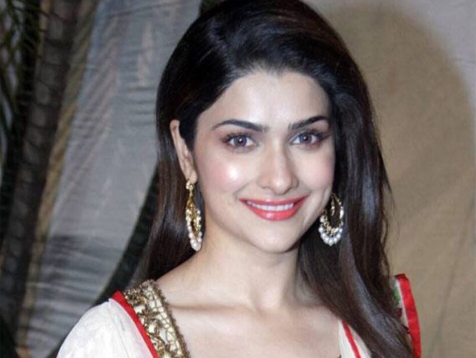  आमना शरीफ