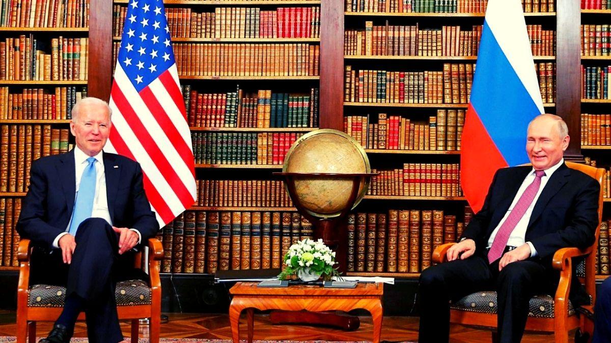 जेनेवा में पुतिन और बाइडेन (Photo- Reuters)