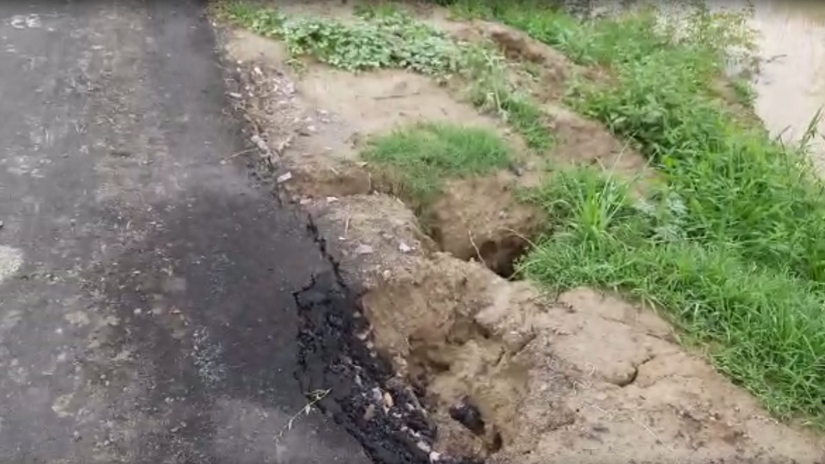 पहली बारिश में टूट गया मेजर ध्यान चंद पथ