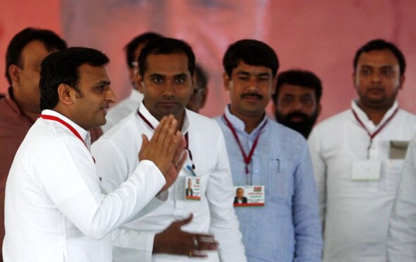 अखिलेश यादव के साथ सुनील साजन