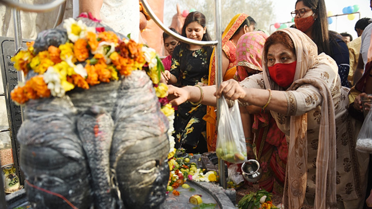 बड़े-बुजुर्गों को प्रसन्न रखें