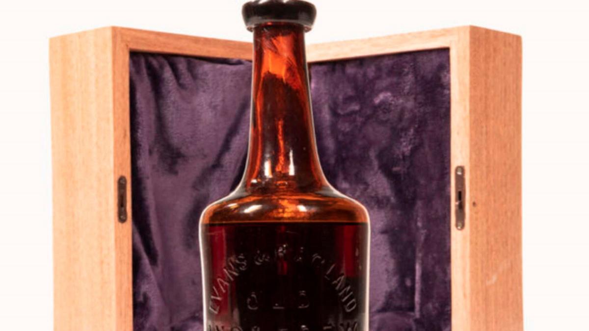 व्हिस्की की इस बोतल में क्या है खास? एक करोड़ रुपये में बिकी!