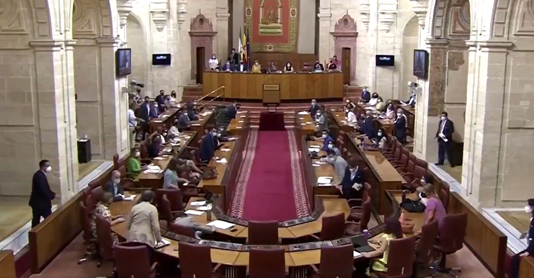 स्पेन की संसद में घुसा चूहा