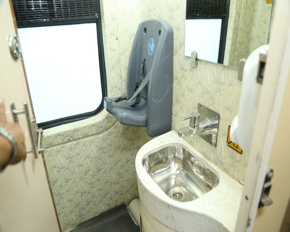 Tejas Coach facilities 