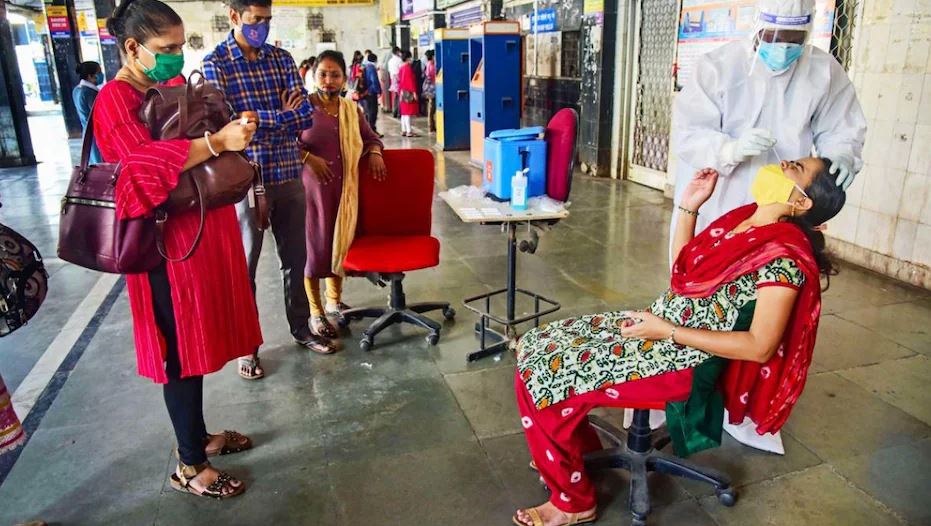 कोरोना की दूसरी लहर से आलोचना