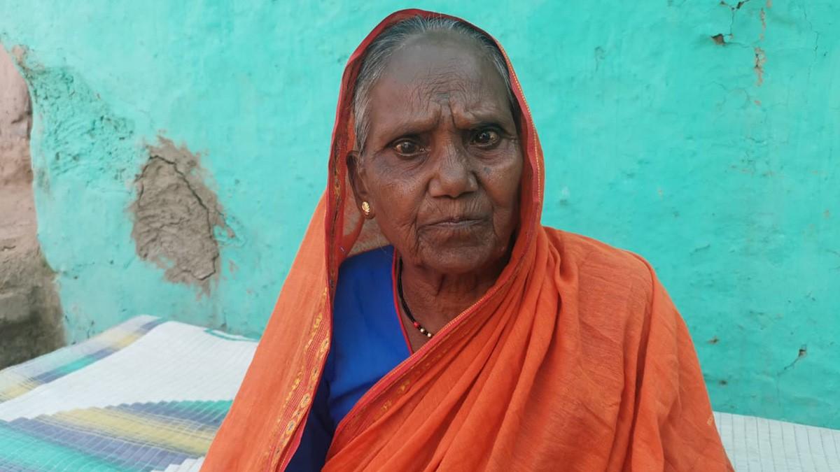 महाराष्ट्र: बुजुर्ग महिला का दावा- 8 साल से आंख से दिखाई नहीं दे रहा था, कोरोना वैक्सीन लेने के बाद आने लगा नजर