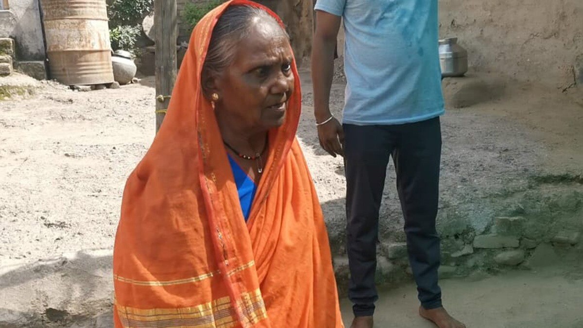 बुजुर्ग महिला का दावा कोरोना वैक्सीन लगाने के बाद दिखने लगा 