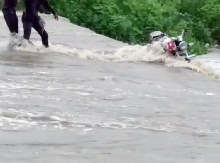 पॉलिसी के साथ लें एड-ऑन फीचर्स