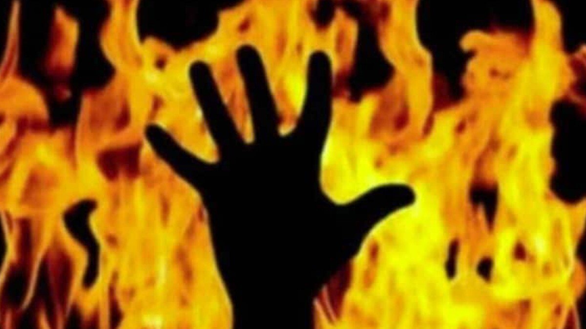 समोसे के बढ़े दाम को लेकर दुकानदार से हुआ विवाद, ग्राहक ने लगा ली 