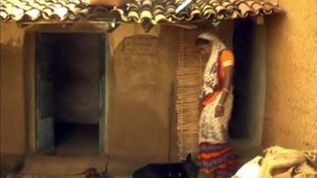 पीरियड्स के समय महिलाओं को रहना होता है हर चीज से दूर