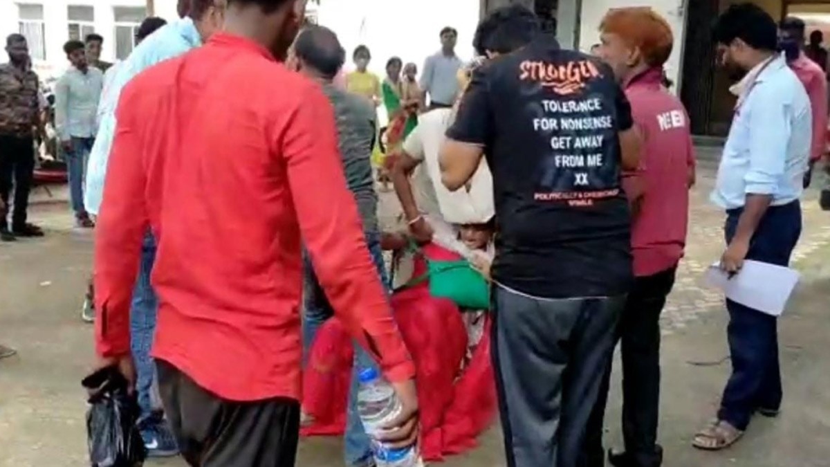 महिला थाना बना जंग का मैदान 