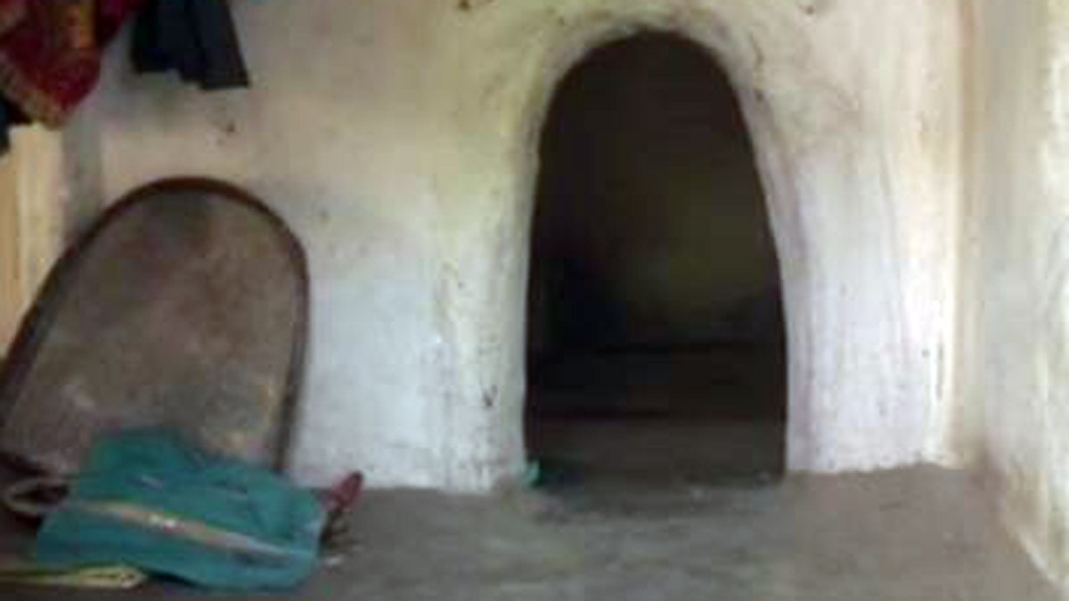 पीरियड्स के समय महिलाओं को रहना होता है हर चीज से दूर