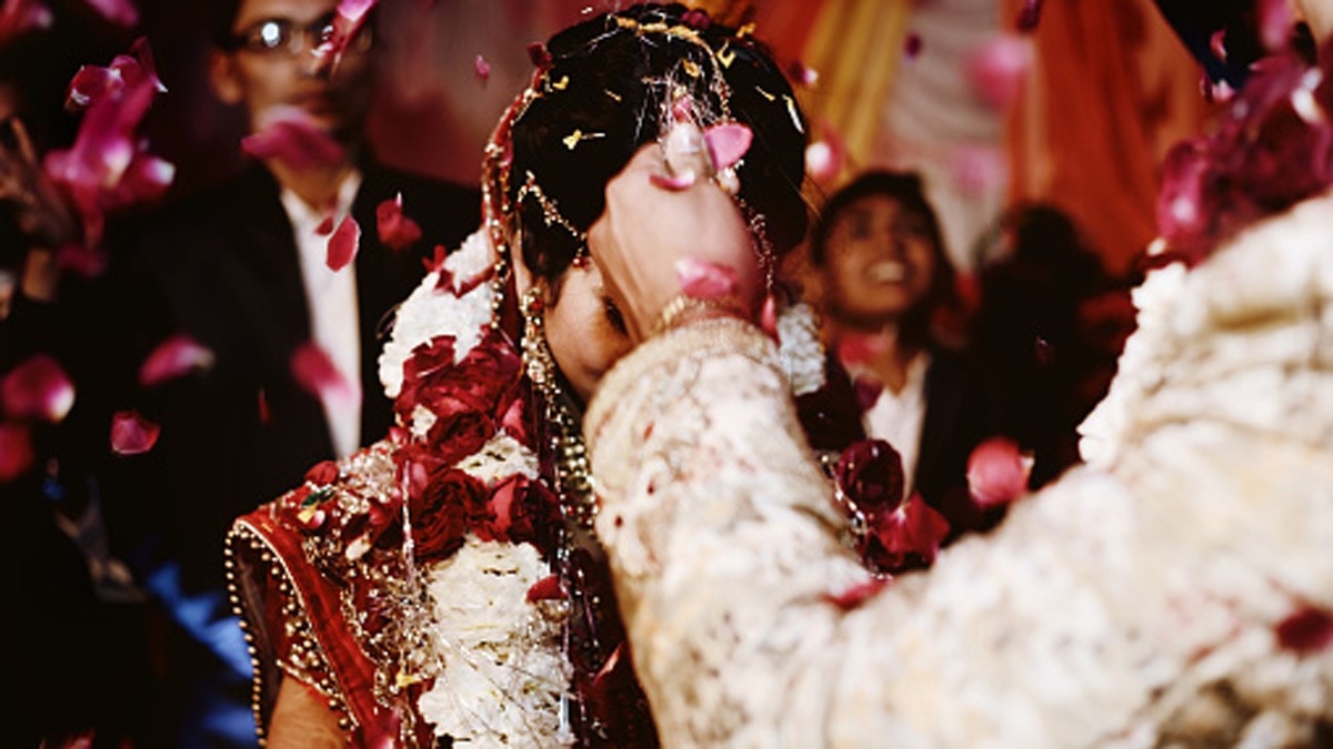 नाबालिग बेटे की पत्नी से शादी