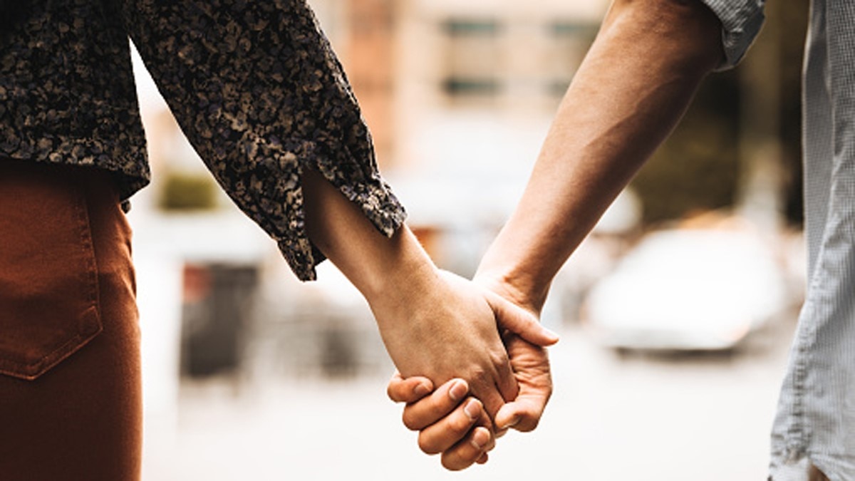 एग्रीमेंट के जरिए पति ने पत्नी को प्रेमी को सौंपा 