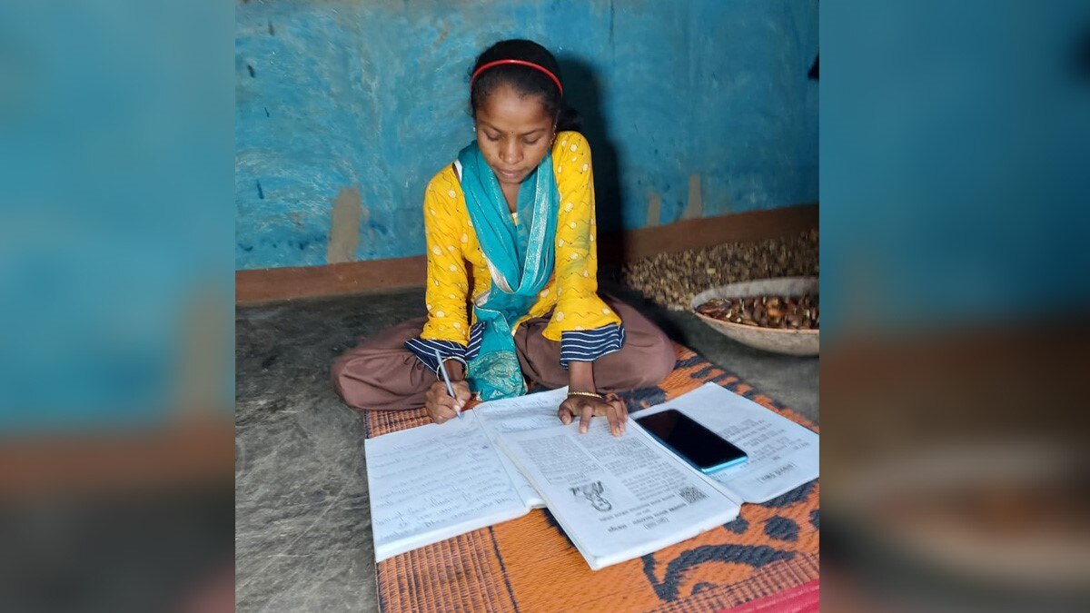 फूल बेचकर खरीदा स्मार्टफोन