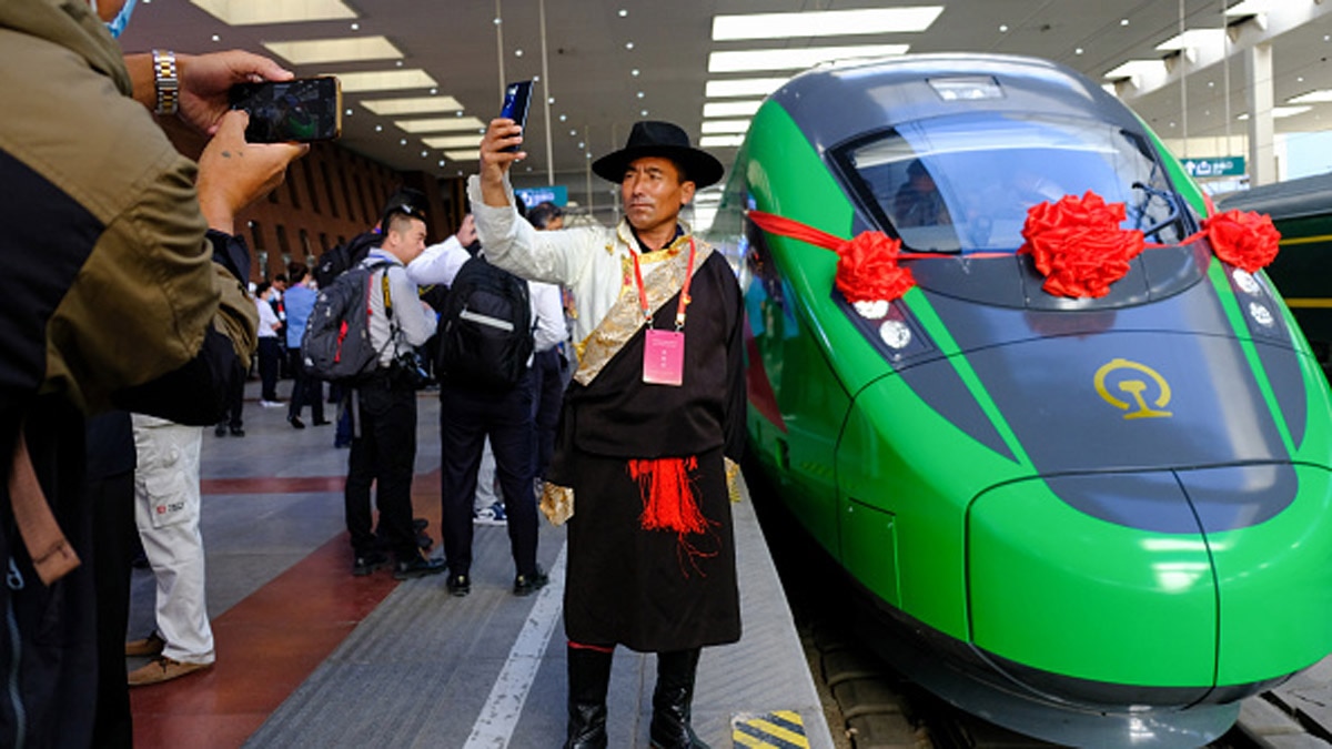 Tibet first bullet train