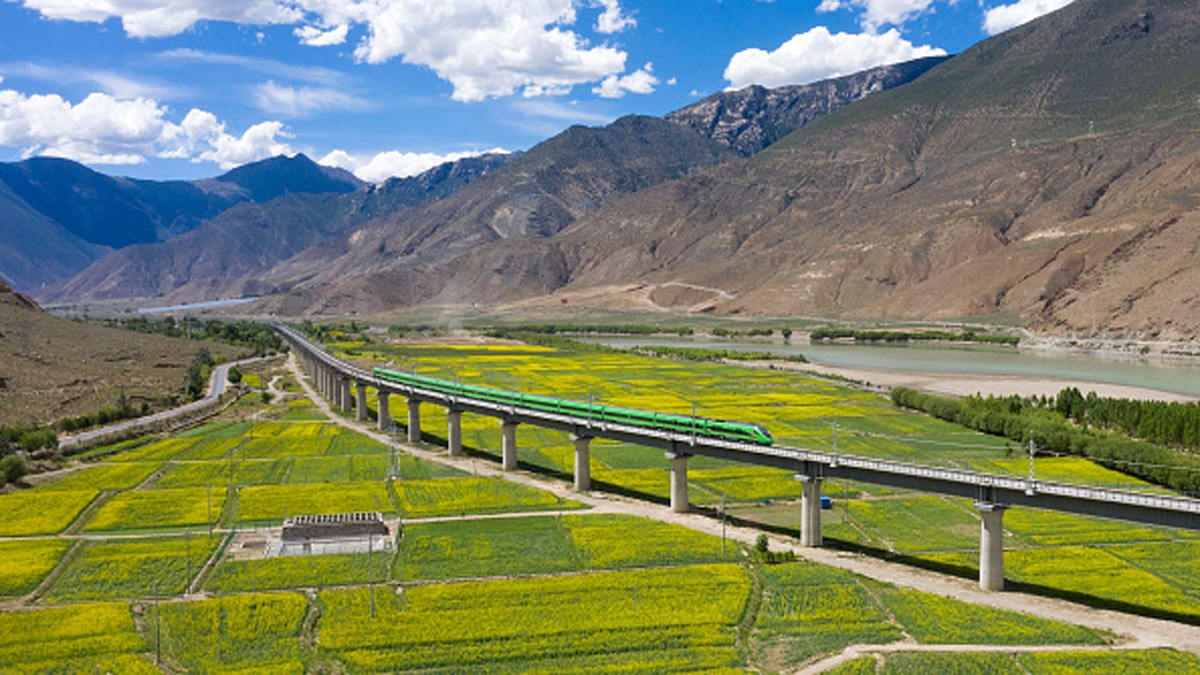  Tibet first bullet train