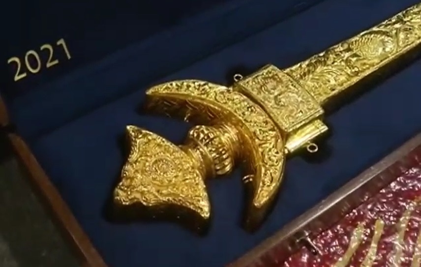 सोने की तलवार