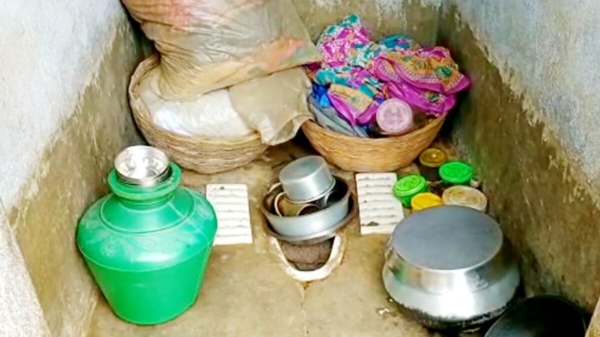 पति पत्नी को शौचालय में रहने के लिए मजबूर होना पड़ रहा है