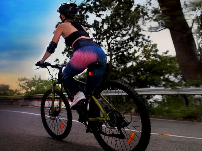 कीमत 48,900 रुपये