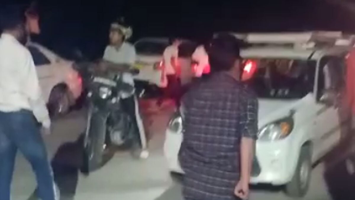 मनाली में पर्यटकों ने की बीच सड़क गुंडागर्दी 