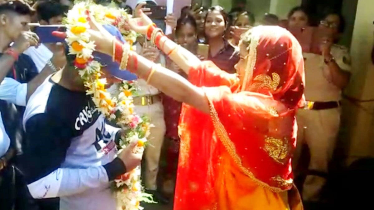  प्रेमी युगल की महिला थाने में रचाई शादी