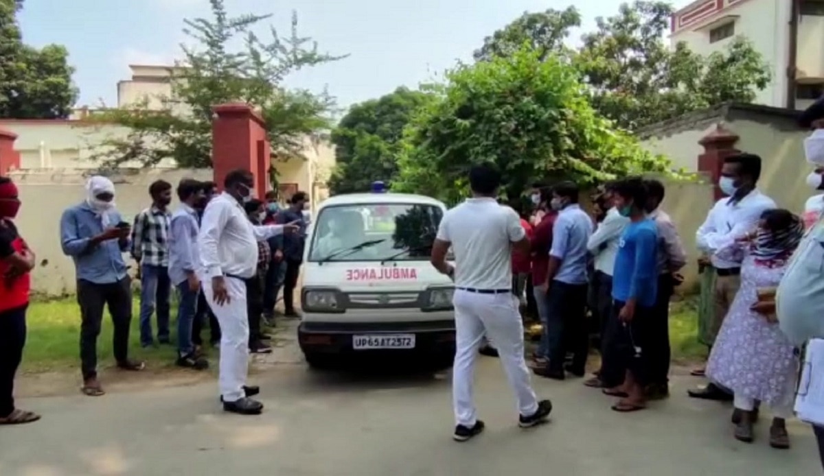 सरकारी आवास में मिली लाश