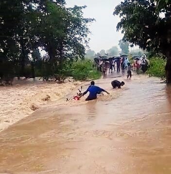 Three friends put lives in danger