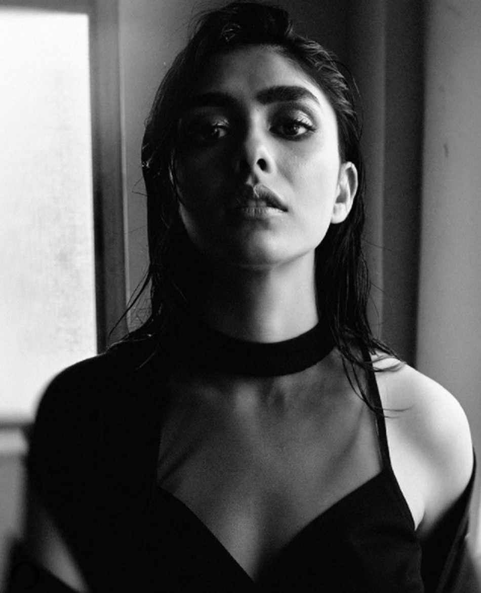 मृणाल ठाकुर 