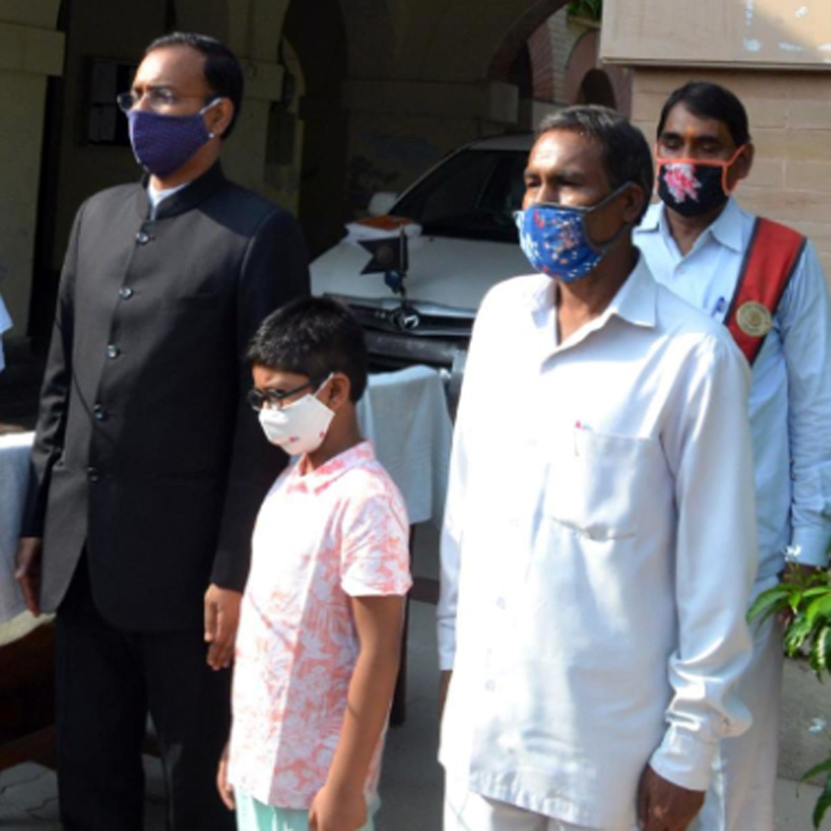 Peon hoisted flag in front of commissioner