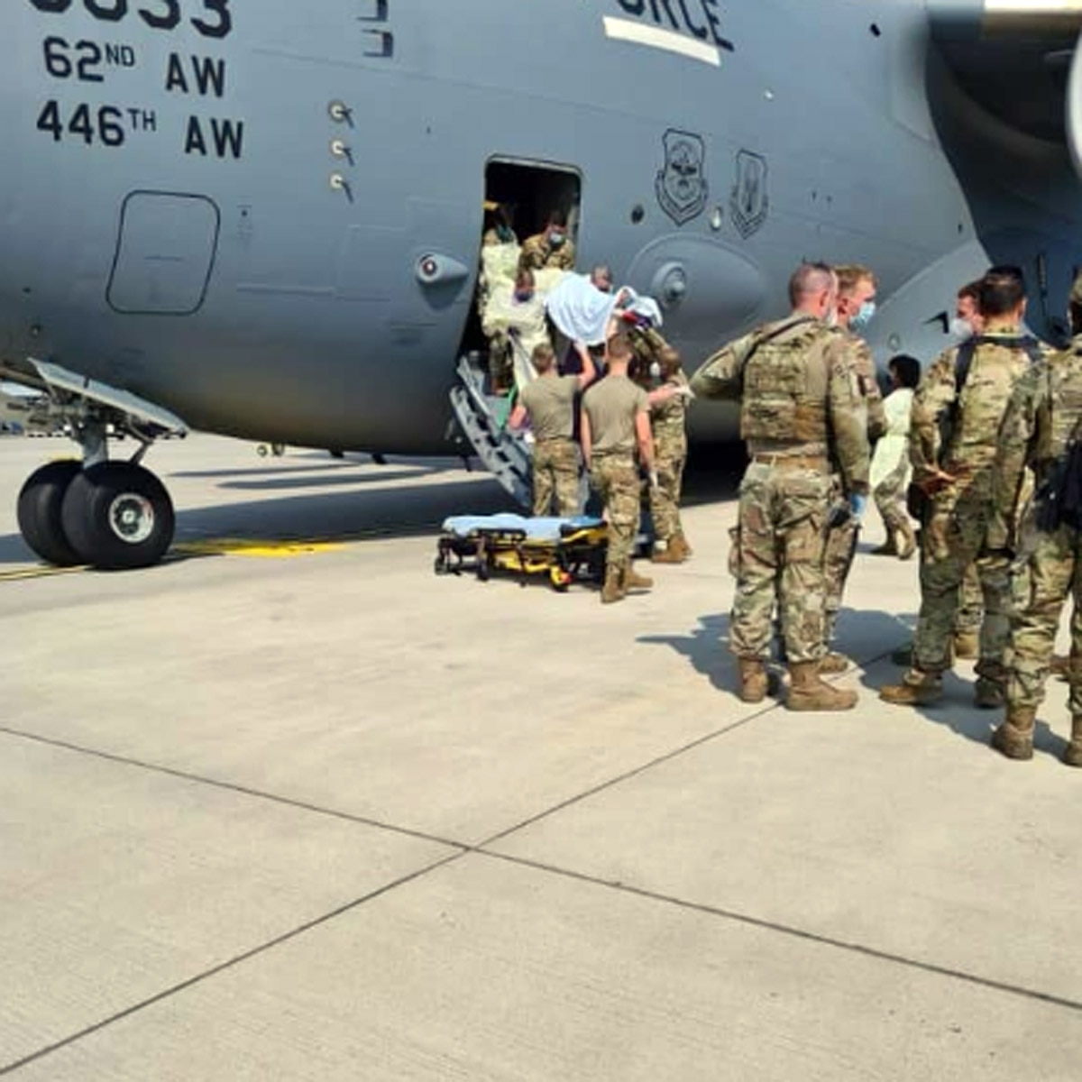 Afghan woman delivers baby