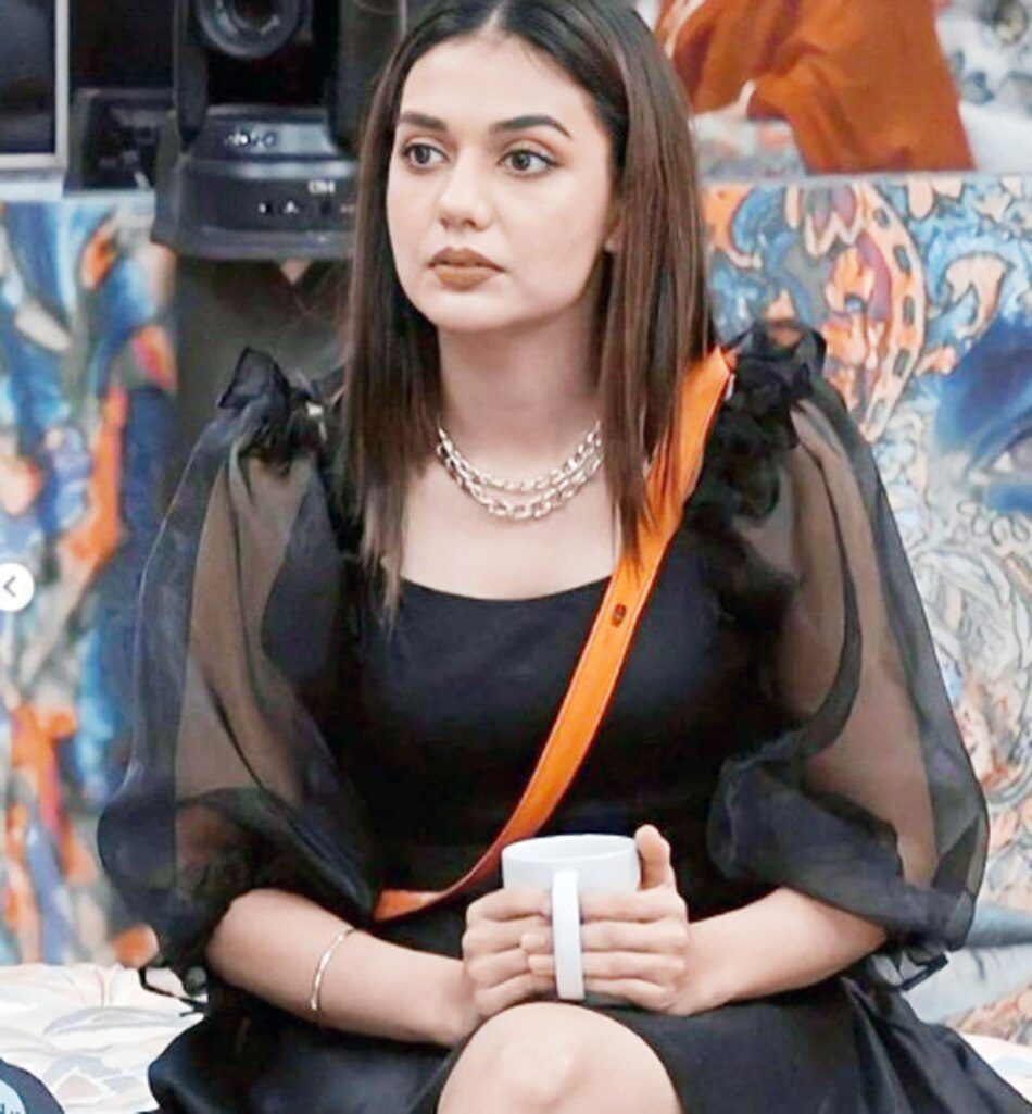 दिव्या अग्रवाल 