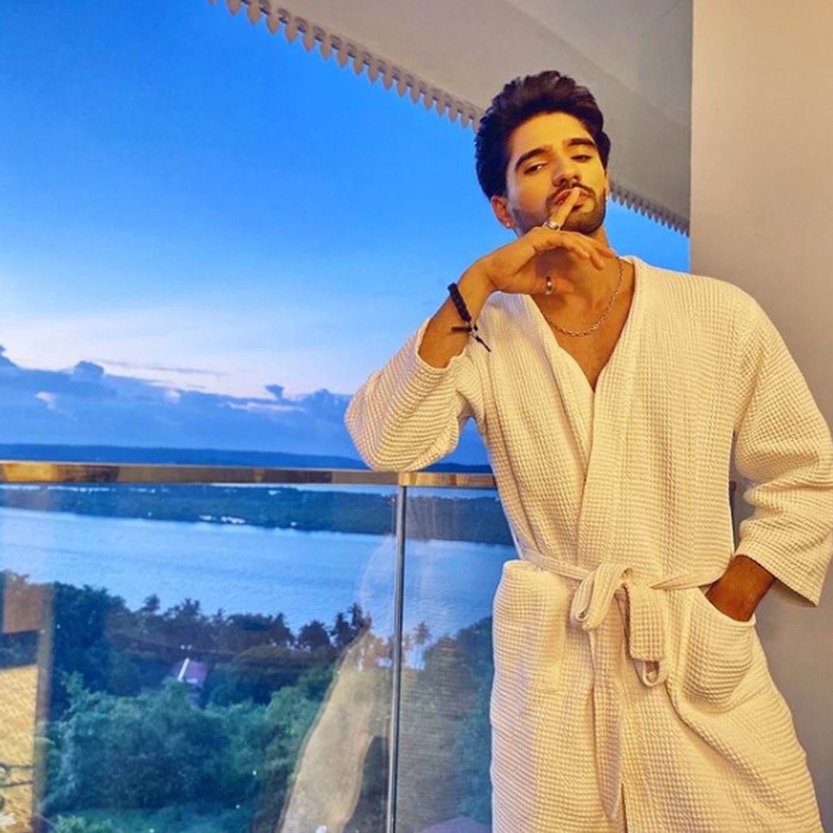 जीशान खान 