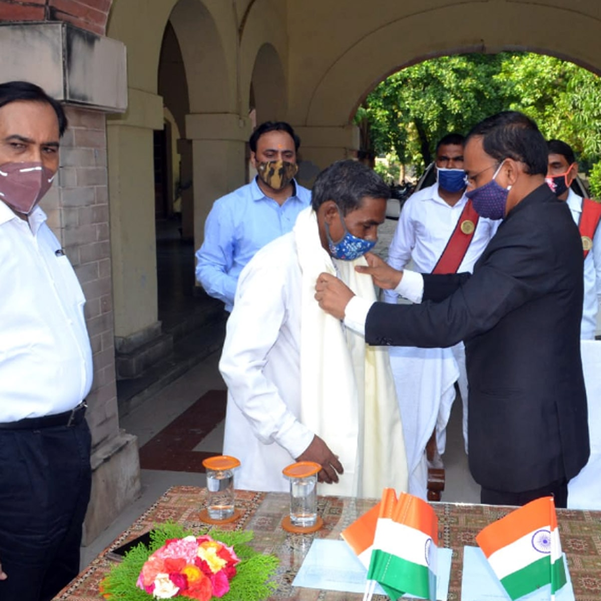 Peon hoisted flag in front of commissioner